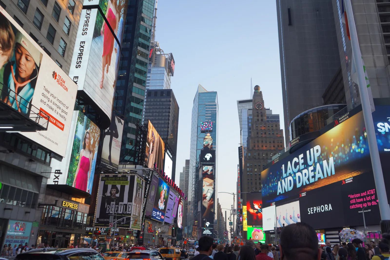 Anuncios y rascacielos de Times Square